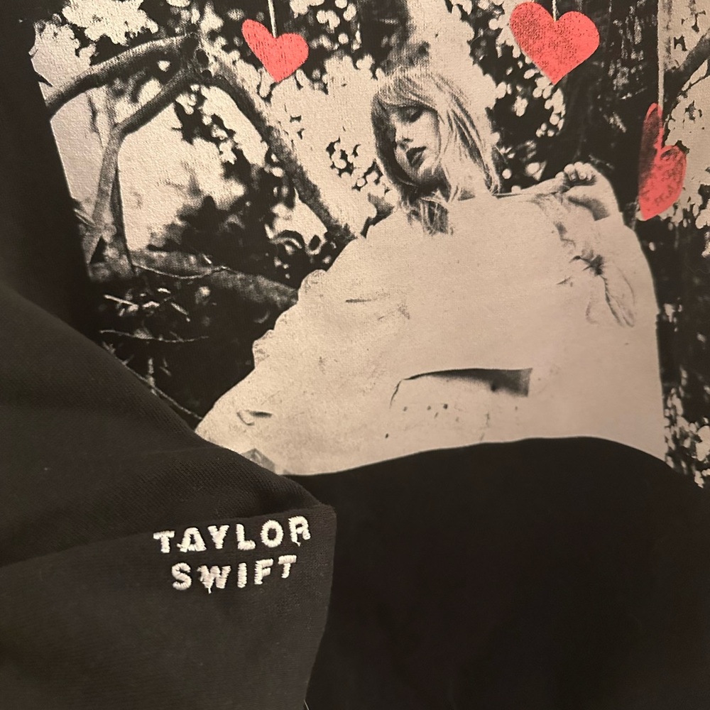 RARE Taylor Swift “Lover” Black Friday Limited Edition Crewneck – Size XS